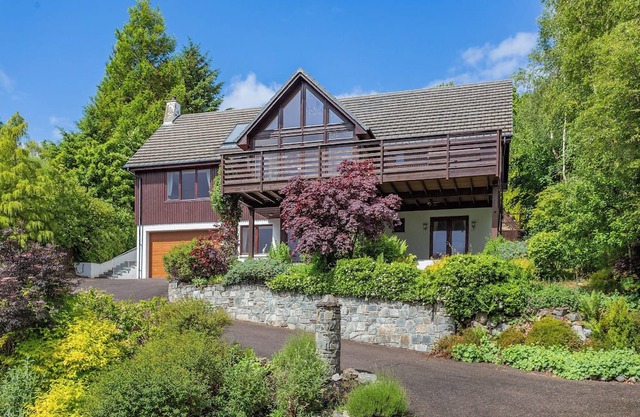 Corrie Burn Villa is located on Braes of Ullapool with spectacular sea views.