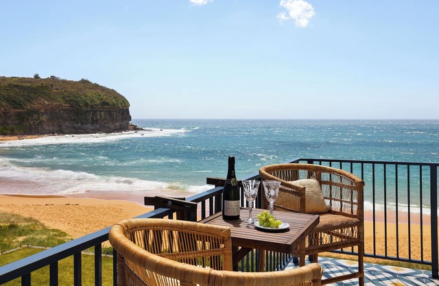 Absolute Beachfront Apartment - 'On the Beach' Mona Vale