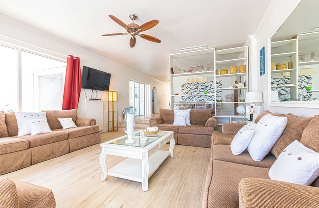 Design Oceanfront Villa - Privat Pool - Gated Community 10 Guests