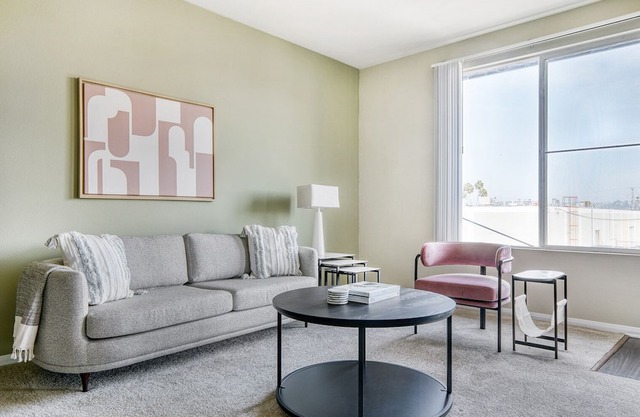 Sunny Playa Vista 1BR w/Pool, W/D & Gym, nr beach, by Blueground