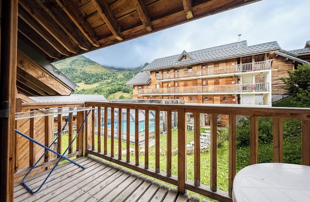 Chalet for 6/8 People – Cosy – Pool & Sauna – Summer/Winter – Mountain View