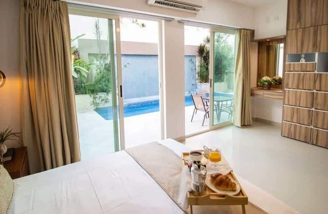 Chic Poolview Studio, Kitchen, Pet Friendly!