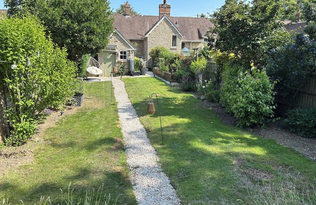 Gorgeous double room in lovely cottage. Bicester Motion Village Brackley Sstone