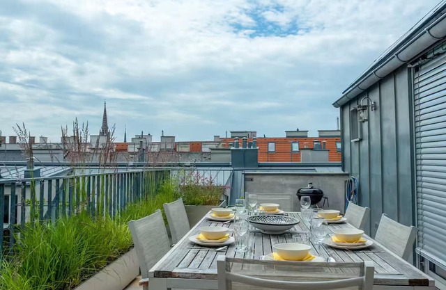 Panoramic 360 loft next to the city center