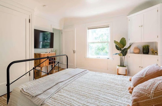 1892 Bohemian Dream Studio in Ladd's Addition