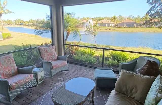 Charming 2-BR plus villa with WiFi, fitness, pool & pickleball in Bonita Springs