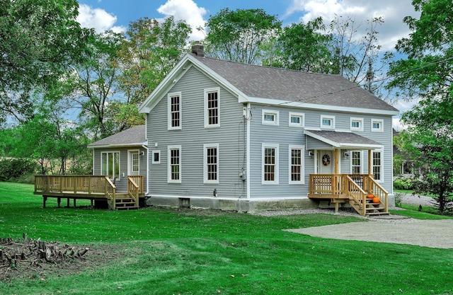 Modern 3-bedroom farmhouse with WiFi and spectacular views in charming Granville