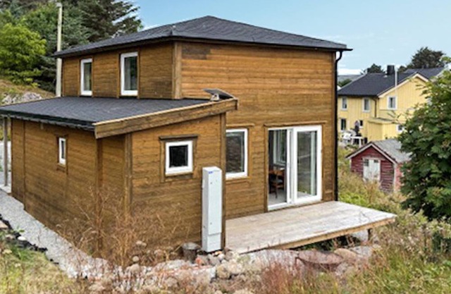 Lovely home in Mausund with WiFi