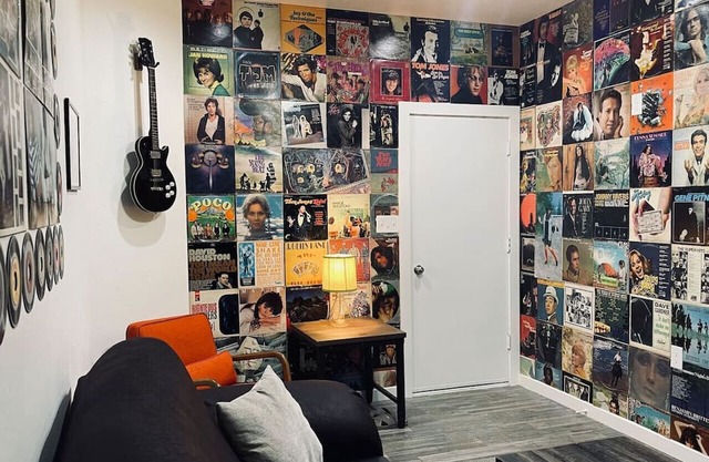 Lakeside Vinyls & Vibes