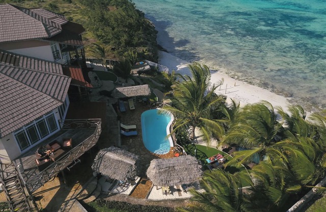 Beautiful Secluded 8 bedroom Beach Villa with Pool