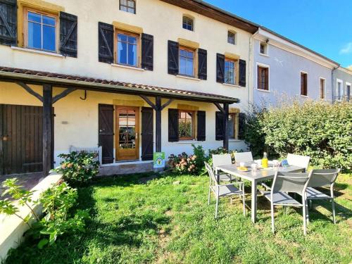 Gîte spacieux à Saint-Haon-le-Châtel, animaux acceptés - FR-1-496-371