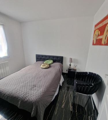 Studio spacieuse et lumineuse