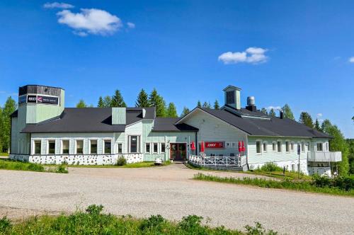 Hotel Ukkis & Safaris