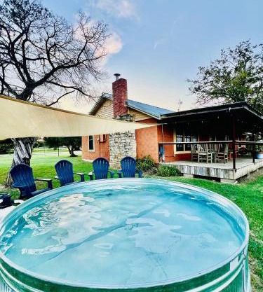 Habari 5BR Ranch House near Fossil Rim Cowboy Pool