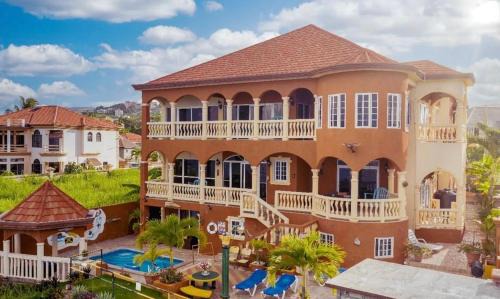 Star-Apple Villa