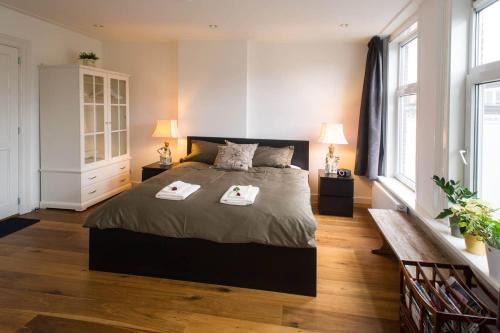 Stunning Amsterdam Center 4 Bedroom, 3 Bathroom Apartment w/ Terrace & Balconies, Sleeps 6, Ref. AMS