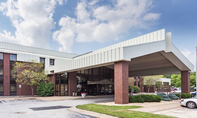 Bettendorf Hotel | Ramada by Wyndham Bettendorf