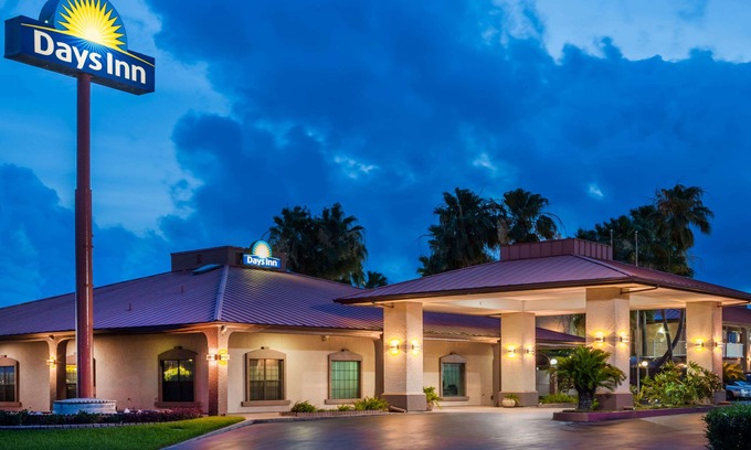 Portland Hotel | Days Inn by Wyndham Portland/Corpus Christi