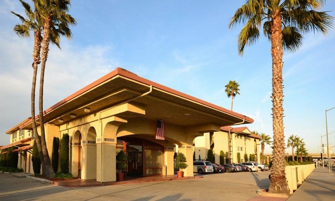 Manteca Hotel | Best Western Plus Executive Inn & Suites