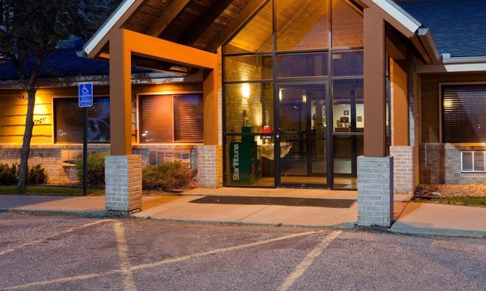 Blue Earth Hotel | AmericInn by Wyndham Blue Earth