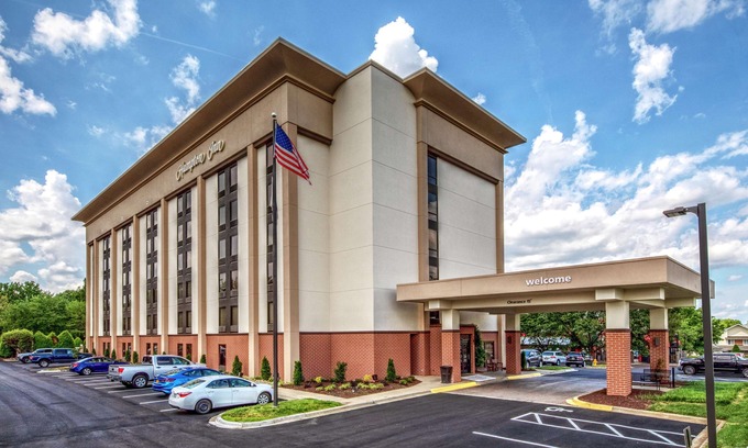 University Place Hotel | Hampton Inn Charlotte University Place