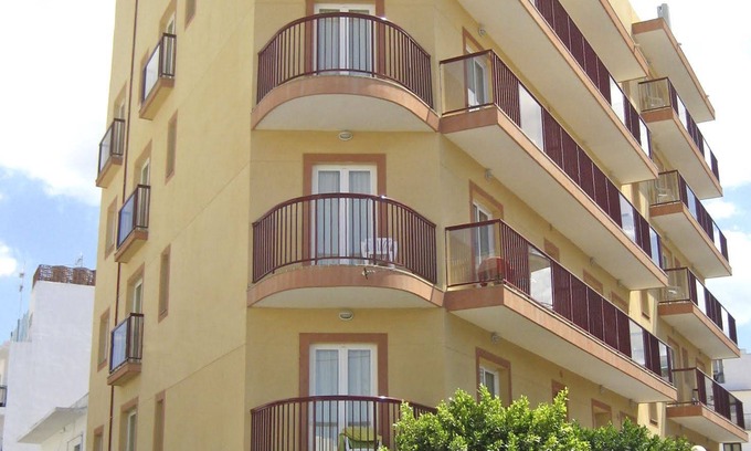 Sant Antoni de Portmany Hotel | Hostal Adelino