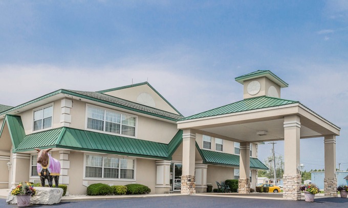 Manistique Hotel | Quality Inn & Suites