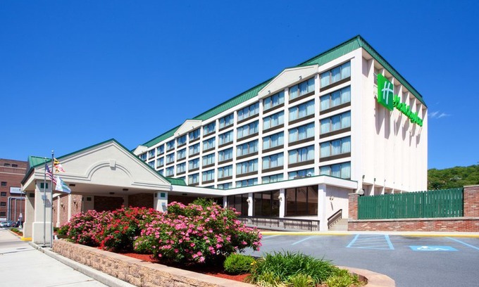 Cumberland Hotel | Ramada by Wyndham Cumberland Downtown