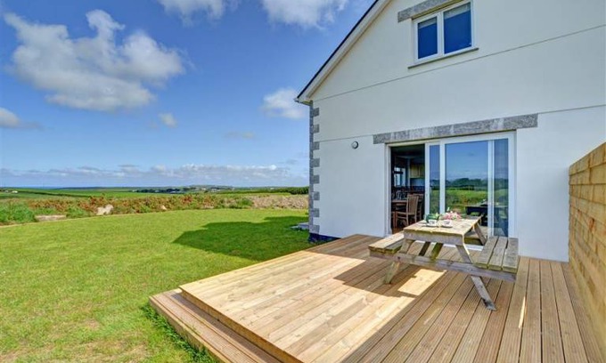 Treburrick Cottage | Lucerne