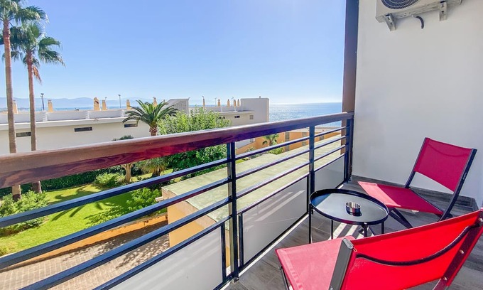 Carihuela Apartment | Wifi, Terraza, Piscina y Acceso Privado a la Playa