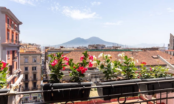 Naples City Centre Apartment | Delightful apartment in the heart of Naples overlooking the Vesuvius