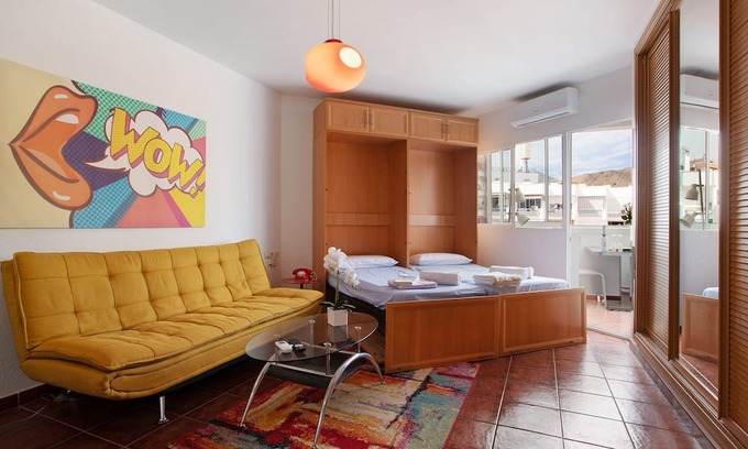 Torremolinos City Centre Apartment | Studio Apartment "Lahola" with Private Terrace & Wi-Fi