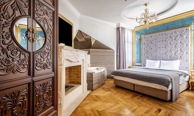 Beylerbeyi House | Studio w Garden in Historic Mansion in Beylerbeyi