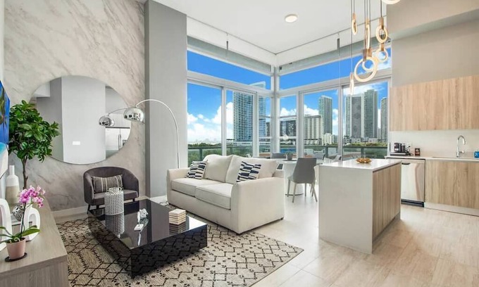 Northeast Miami Condo | Brand-new Huge unit with pool and free parking