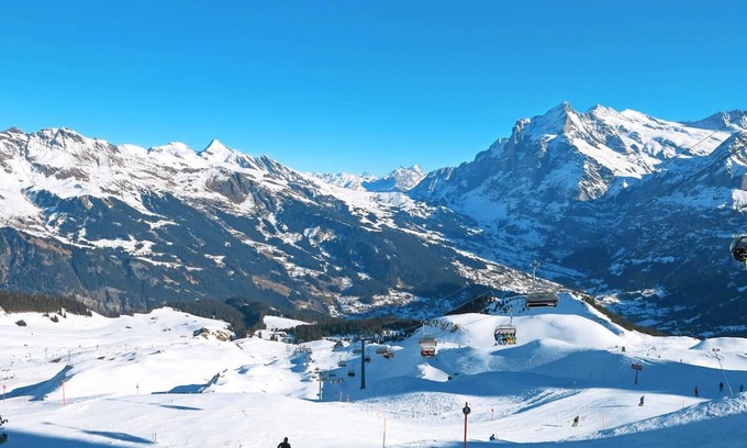 Grindelwald Apartment | Lovely apartment for 2 people with WIFI, TV, balcony, pets allowed and parking