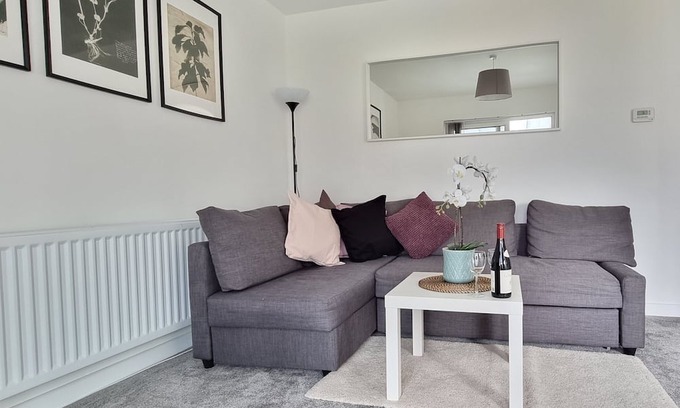 Southampton Apartment | Juniper Upstairs Apartment Sleeps 9