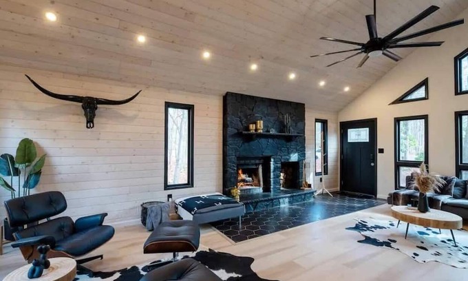 Mount Pocahontas House | NEW! Unique Luxurious chalet Firepit