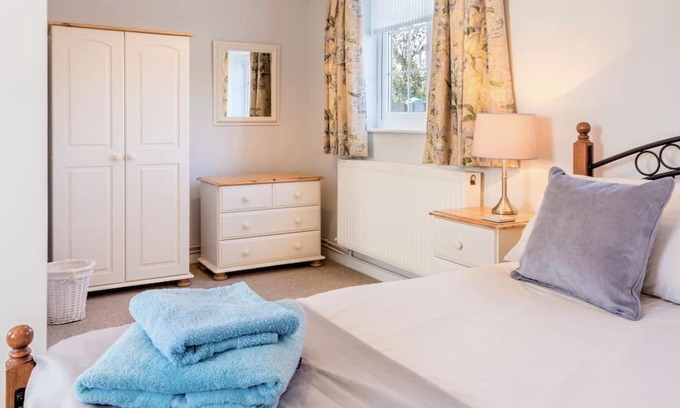 Irstead Cottage | Peace and Tranquility Awaits - 2 Bed, 2 Bath Detached Pet Friendly Cottage.