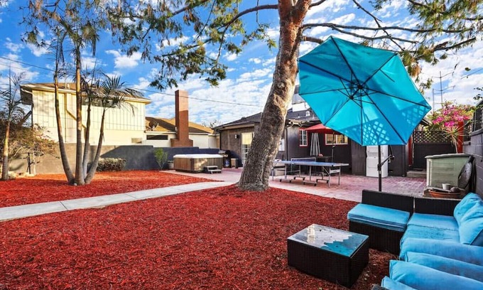 Ladera Heights House | Head-turning 3BR House - HD-Lad