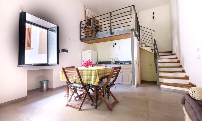 Canneto Apartment | Apartment 'Bougainville' with Balcony and Air Conditioning