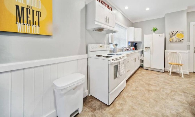 Highland Square Apartment | Highland Square Hideaway, 1 bedroom apartment