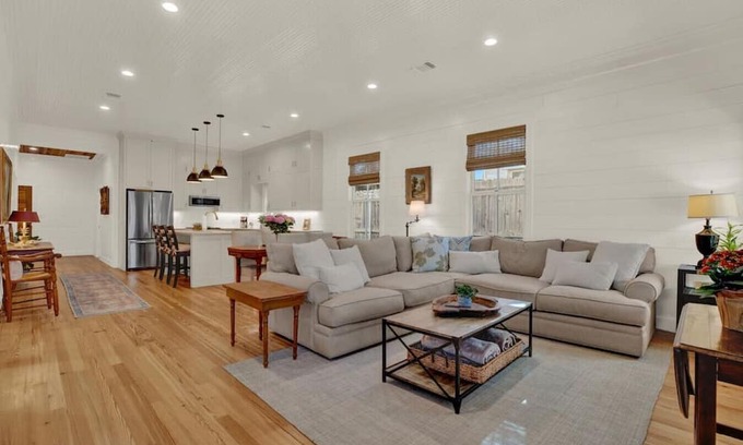 Fredericksburg House | LOCATION! One Block to Main Street/Wineries!