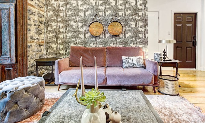 Quartier des Spectacles Apartment | Pinterest featured-|Walk Everywhere| Heart of DT