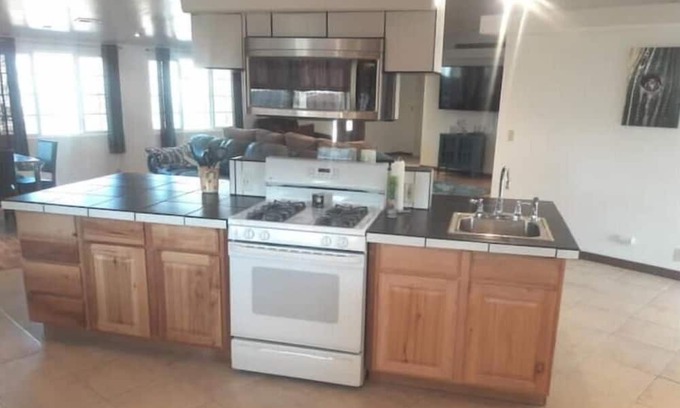 La Verkin House | Southern Utah here is more fun! Tree swing, vintage pinball,creekside activity