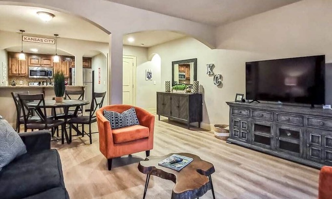 West Plaza Condo | Large Plaza 2BR/2BTH