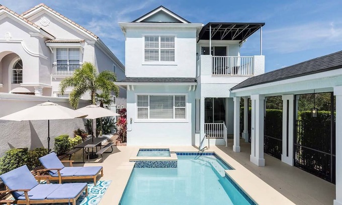 Reunion House | Stylish Villa with Grand Views at Reunion