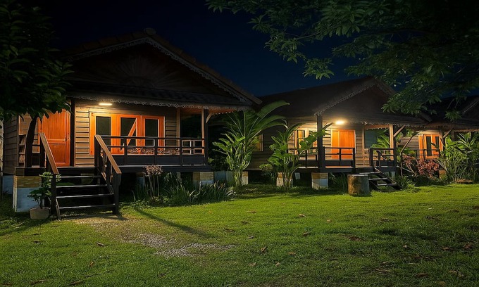 Vang Vieng Resort | Ban Villa PhaSouk