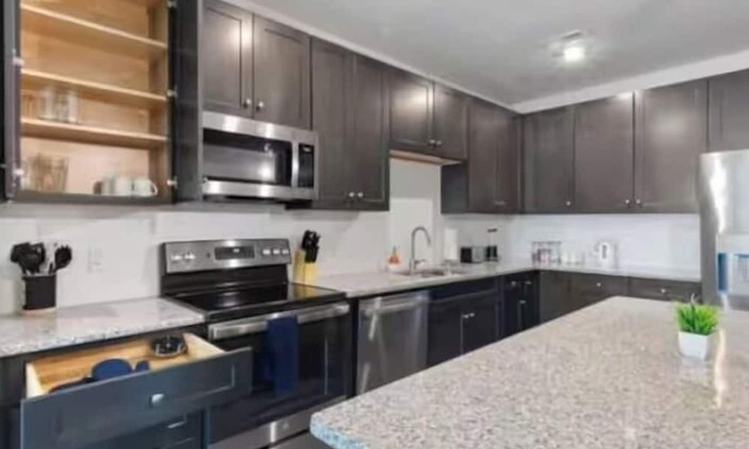 North Raleigh Apartment | Luxe King 2BR Suite in North Raleigh