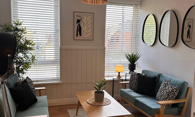 New Lodge Hotel | Ocho Homes By Eight Continents Duncairn Gardens