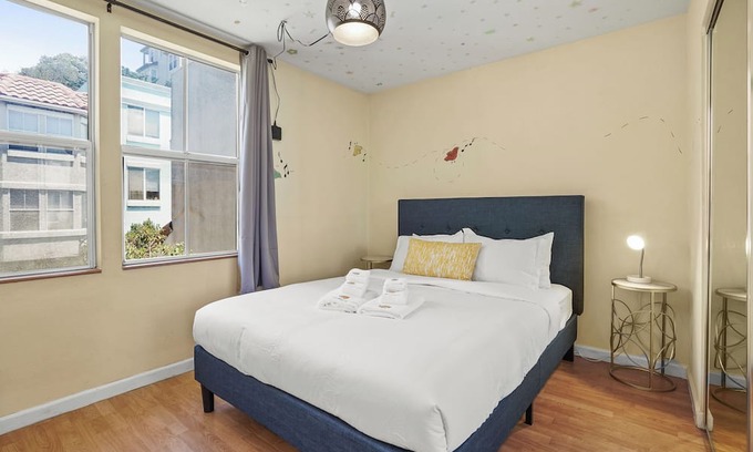Little Hollywood Apartment | Beautiful 2BR in Silver Terrace